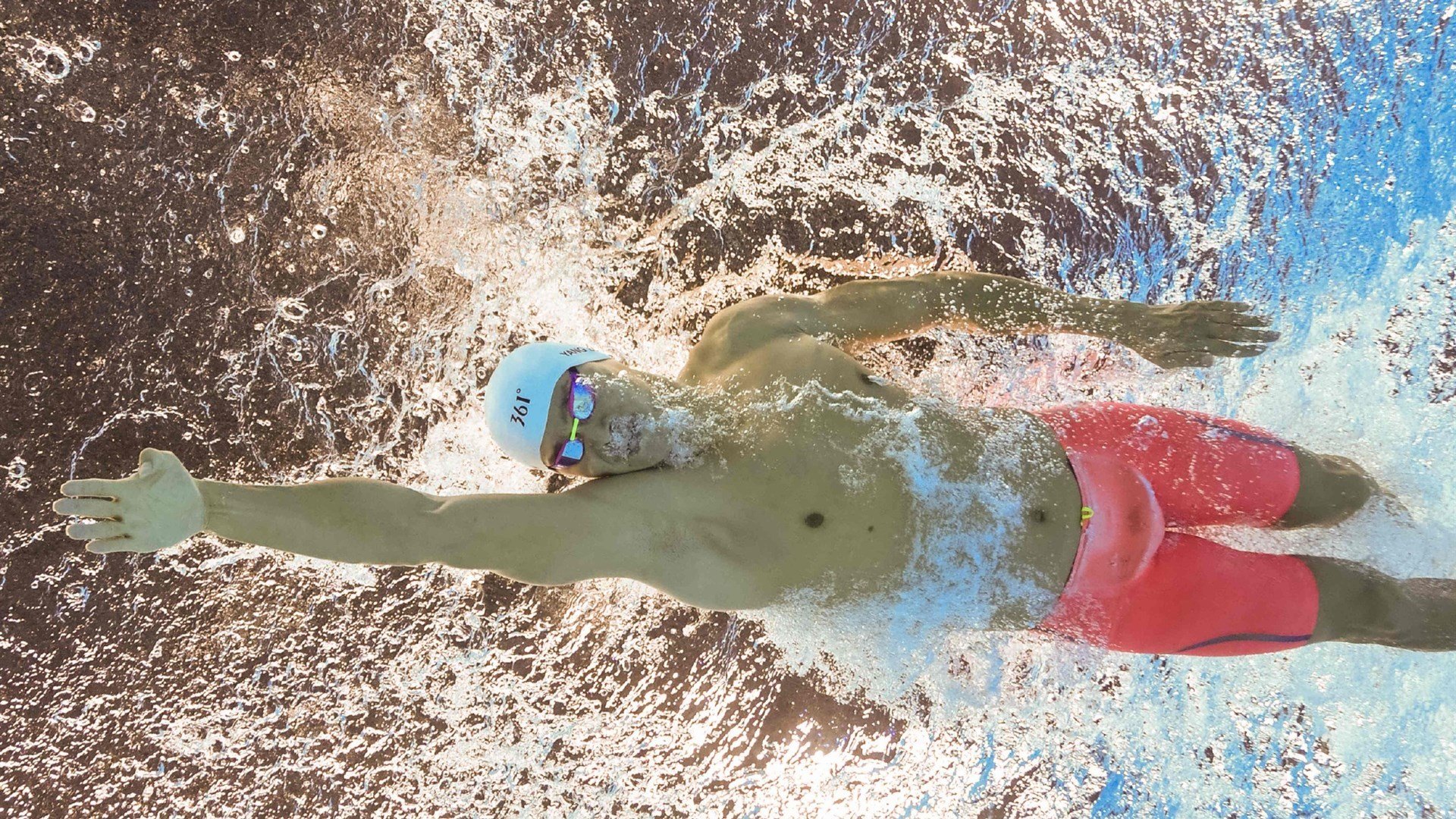 球员赛后表示感受到观众支持将继续努力回馈信任，球员发言