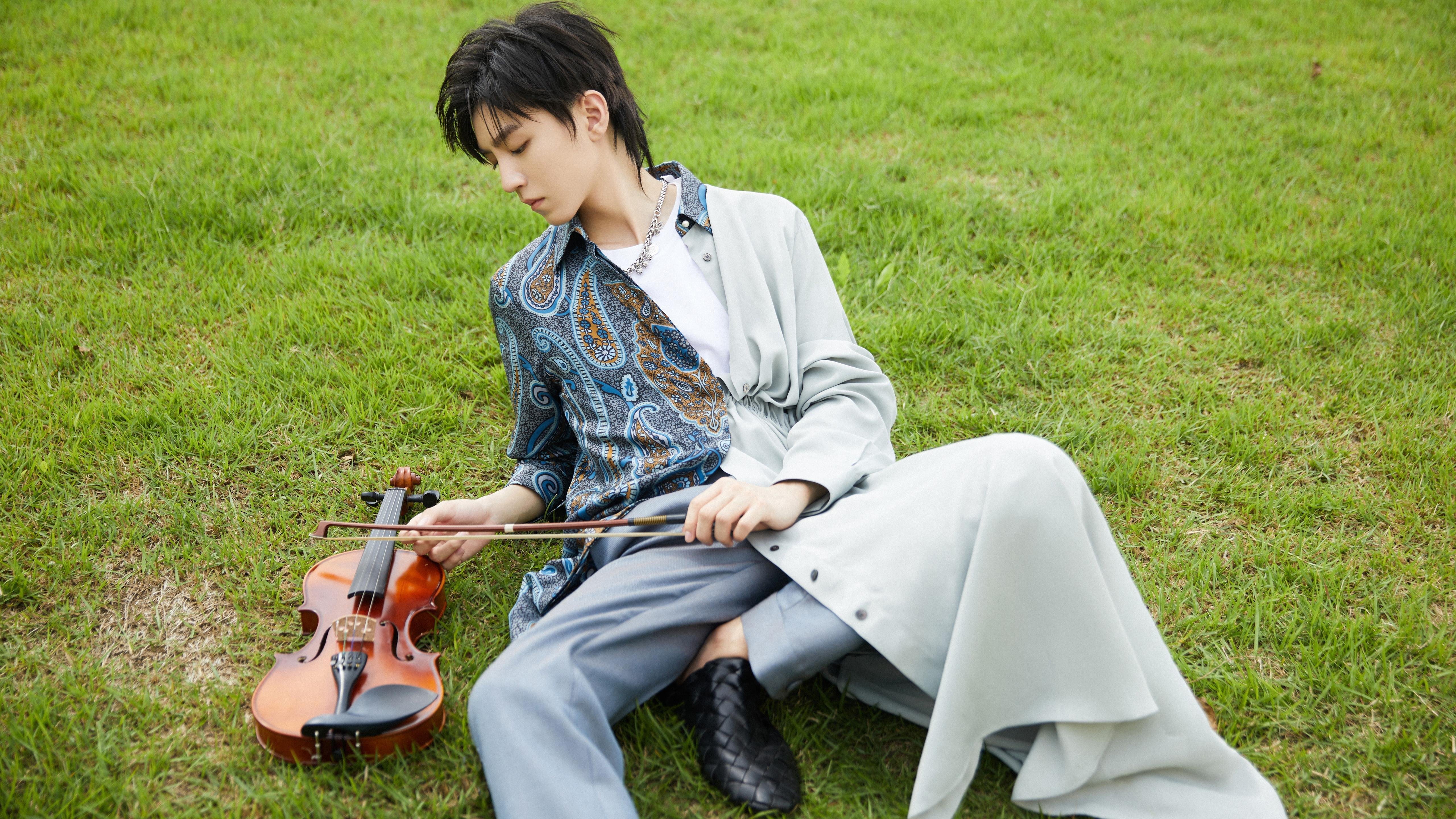 《Uzi:从无名到传奇,电竞梦想永不止步》,uzi在电竞圈的地位