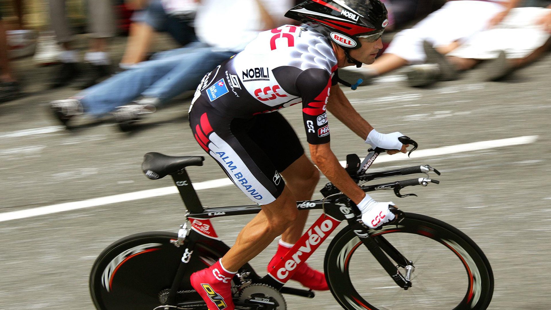 kaiyun中国官方网站-德甲激烈争锋：攻守转换中的精彩瞬间，德甲榜首大战